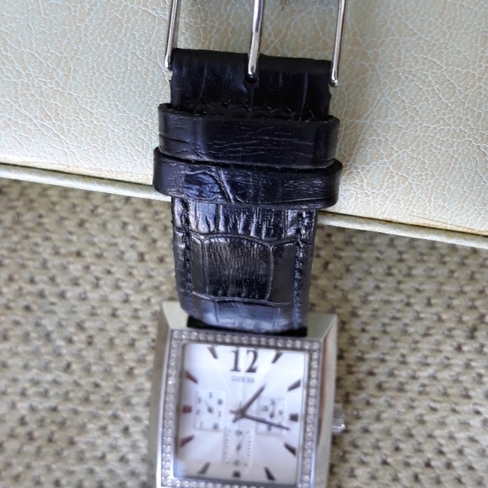 Authentic designer Guess watch - Picture 3 of 3
